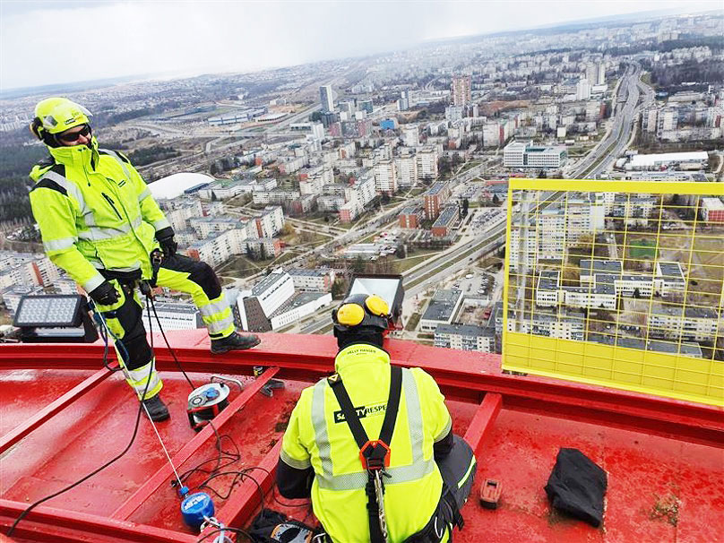 Montering fallskydd TV-torn Vilnius Lithuania