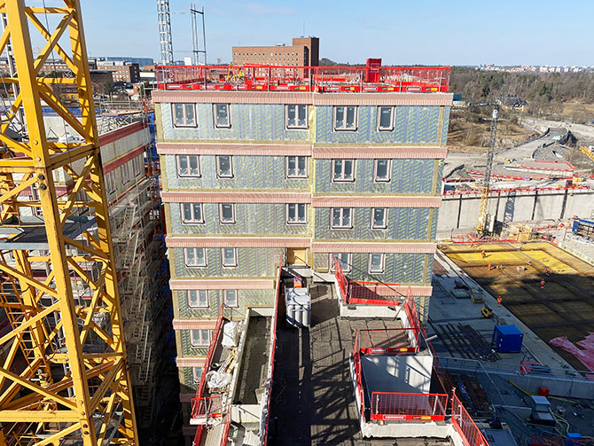 Kollektivt fallskydd på bostadshus i Stockholm