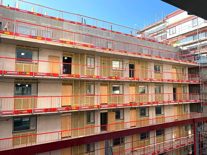 Kollektivt fallskydd på bostadshus i Stockholm
